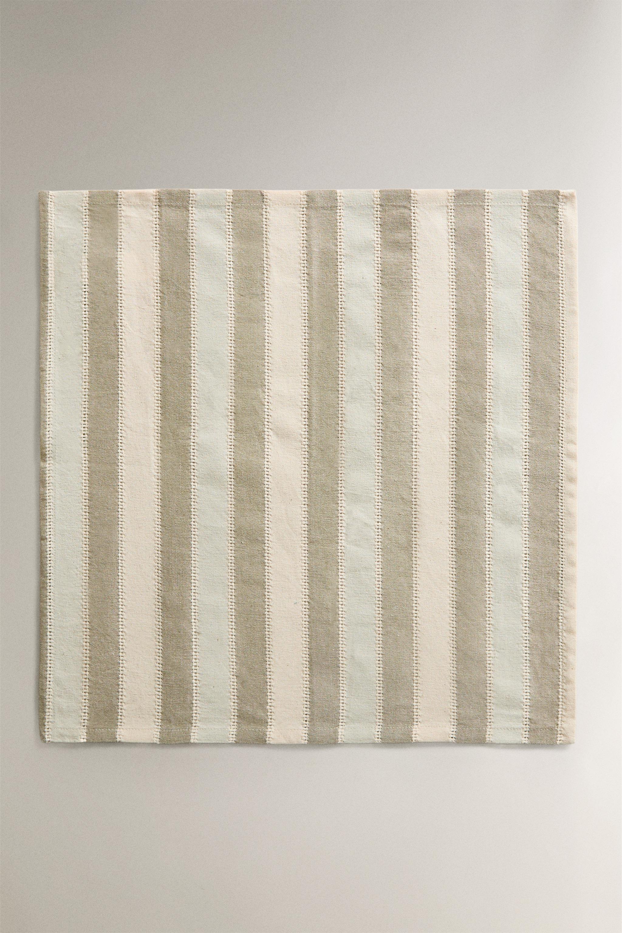 LOT DE SERVIETTES DE TABLE RAYURES ET DENTELLES (LOT DE 2)